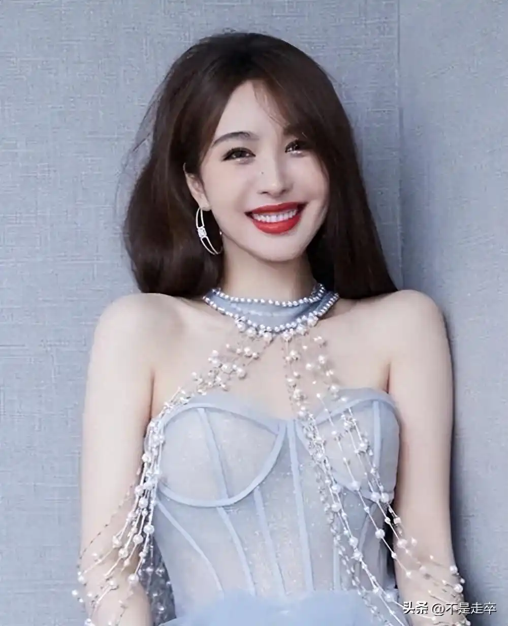 女明星胸部曝光的照片_女星穿衣自由 丁字裤争议 公众人物着装尺度