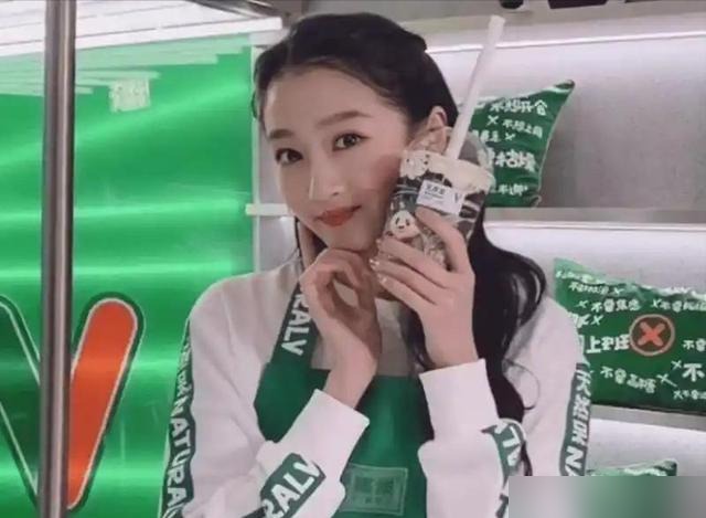 关晓彤奶茶店加盟商纠纷_关晓彤形象崩塌原因分析_明星有哪些热点事件知乎,